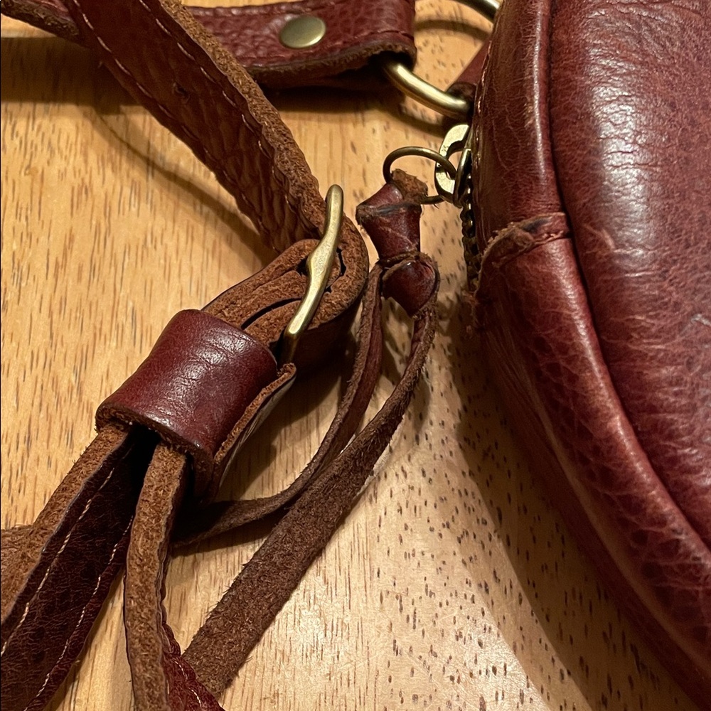 Portland Leather Circle Crossbody - Picture 3 of 14